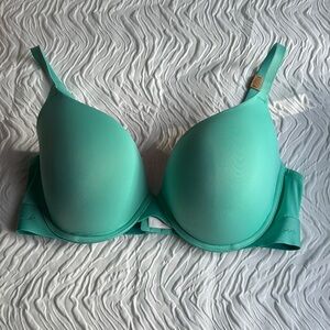 PINK Victoria's Secret Green T-Shirt Bra with Underwire Support